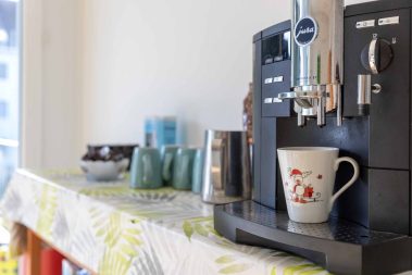 Kaffeepause. Wohngemeinschaft Paraplui: Betreutes Wohnen und Tagesstruktur für Menschen mit einer Behinderung in Breitenbach SO