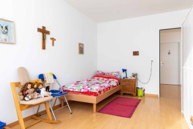 Freundliche und helle Zimmer. Wohngemeinschaft Paraplui: Betreutes Wohnen und Tagesstruktur für Menschen mit einer Behinderung in Breitenbach SO